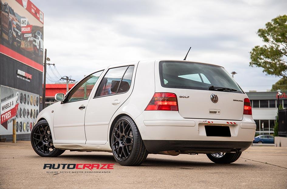 VOLKSWAGEN GOLF RELOAD SATIN BLACK